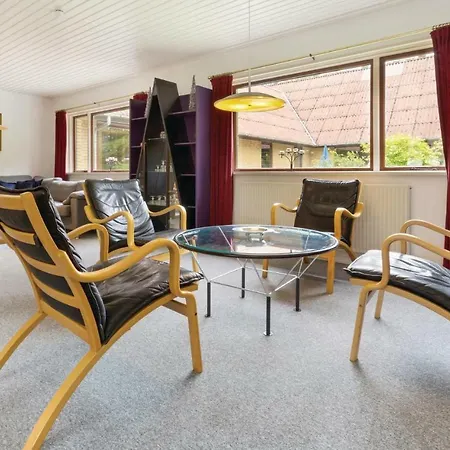 In Bording With 5 Bedrooms, Sauna And Indoor Swimming Pool