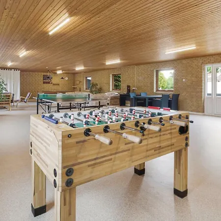 בית נופש In Bording With 5 Bedrooms, Sauna And Indoor Swimming Pool