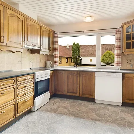 בית נופש In Bording With 5 Bedrooms, Sauna And Indoor Swimming Pool