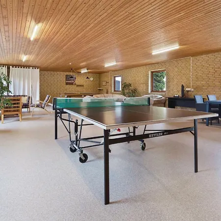 In Bording With 5 Bedrooms, Sauna And Indoor Swimming Pool בית נופש
